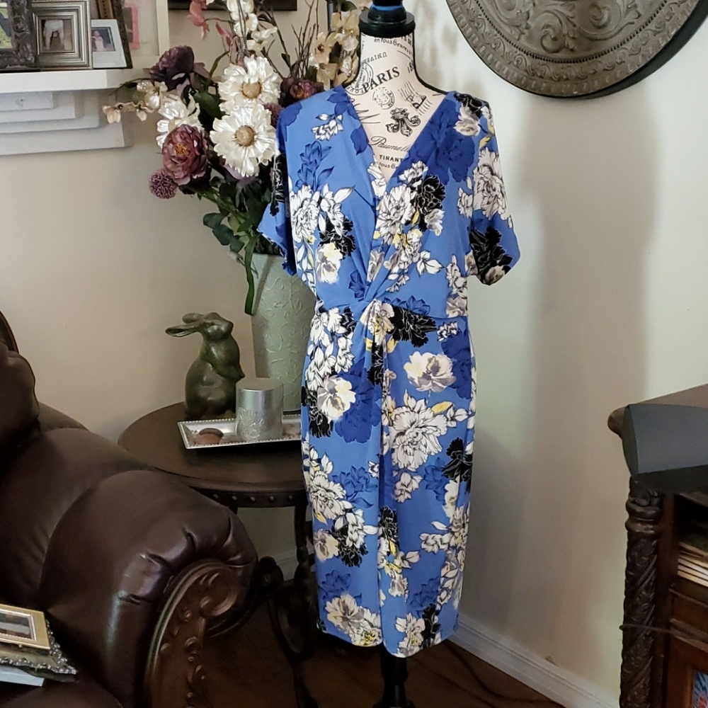 NWOT Jennifer Lopez dress